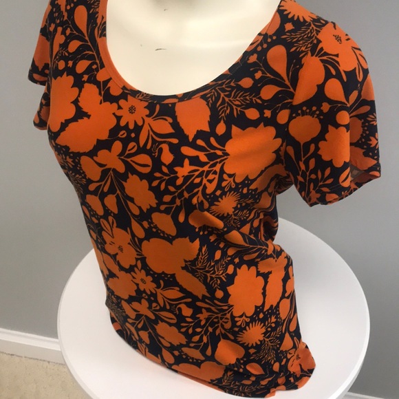 LulaRoe Classic Tee - Picture 2 of 4